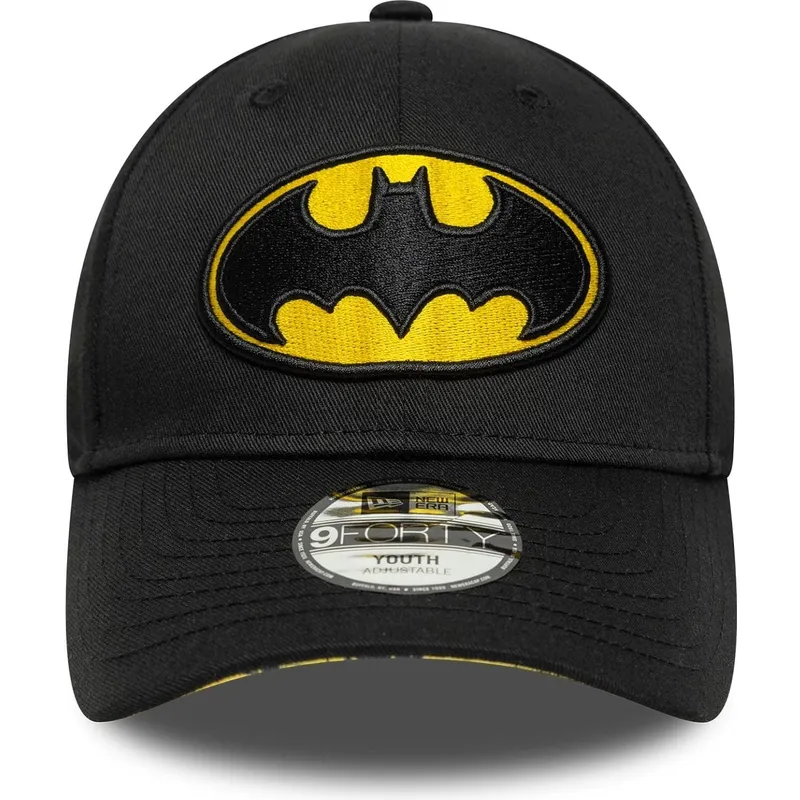 schwarze-gebogene-verstellbare-kinderkappe-9forty-all-over-print-von-batman-dc-comics-von-new-era schwarze-gebogene-verstellbare-kinderkappe-9forty-all-over-print-von-batman-dc-comics-von-new-era