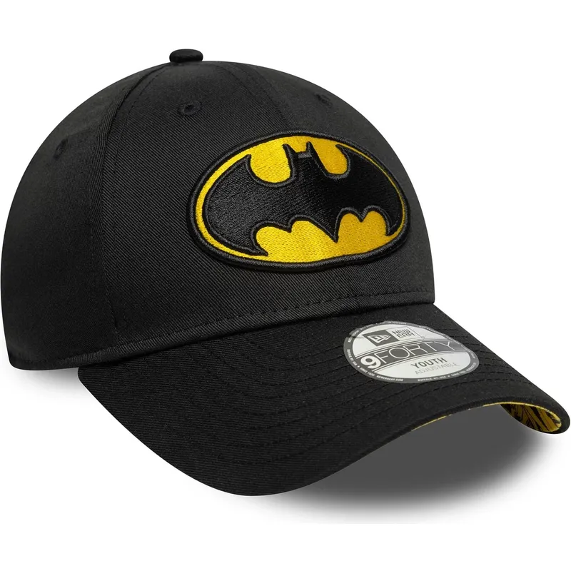 schwarze-gebogene-verstellbare-kinderkappe-9forty-all-over-print-von-batman-dc-comics-von-new-era schwarze-gebogene-verstellbare-kinderkappe-9forty-all-over-print-von-batman-dc-comics-von-new-era