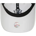 weisse-verstellbare-curved-cap-mit-blauem-logo-9twenty-core-classic-der-new-york-yankees-mlb-von-new-era