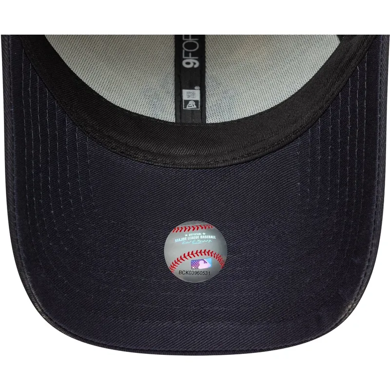 gebogene-beige-und-marineblaue-verstellbare-kappe-9forty-side-script-der-new-york-yankees-mlb-von-new-era
