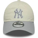 casquette-courbee-beige-et-grise-ajustable-pour-femme-9twenty-world-series-cooperstown-new-york-yankees-mlb-new-era