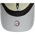 casquette-courbee-beige-et-grise-ajustable-pour-femme-9twenty-world-series-cooperstown-new-york-yankees-mlb-new-era