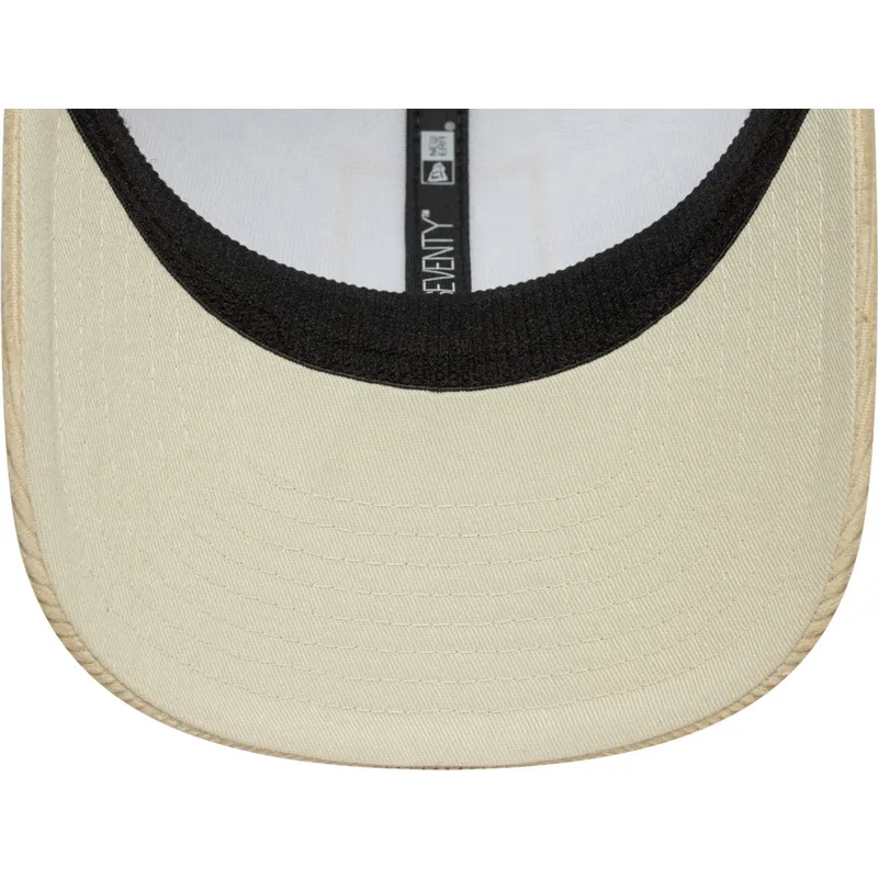 blaue-und-beige-gebogene-kappe-snapback-9seventy-stretch-snap-lifestyle-von-racing-bulls-f1-team-formula-1-von-new-era