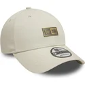 beige-verstellbare-curved-cap-9forty-badge-von-new-era