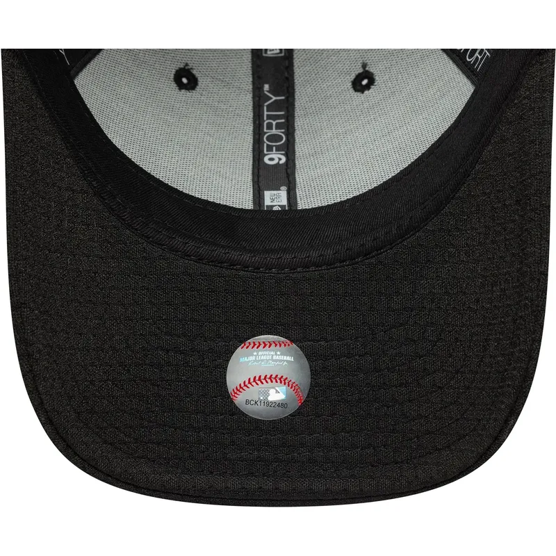 schwarze-gebogene-snapback-kappe-9forty-flawless-mesh-der-new-york-yankees-mlb-von-new-era