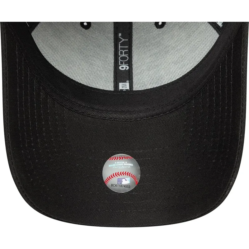 schwarze-verstellbare-curved-cap-mit-schwarzem-logo-9forty-icon-dragon-der-new-york-yankees-mlb-von-new-era