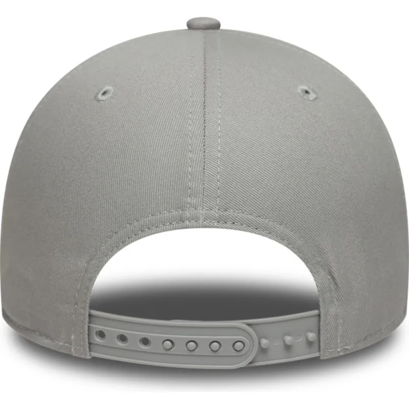 graue-gebogene-snapback-kappe-9forty-core-von-ufc-ultimate-fighting-championship-von-new-era