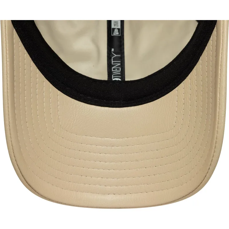 beige-verstellbare-curved-cap-mit-braunem-logo-9twenty-leather-der-new-york-yankees-mlb-von-new-era