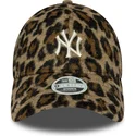 casquette-courbee-leopard-ajustable-pour-femme-9forty-cosy-animal-new-york-yankees-mlb-new-era