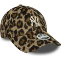 casquette-courbee-leopard-ajustable-pour-femme-9forty-cosy-animal-new-york-yankees-mlb-new-era