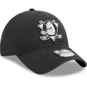 schwarze-verstellbare-curved-cap-9twenty-stamp-der-anaheim-ducks-nhl-von-new-era