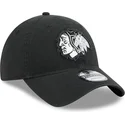 schwarze-verstellbare-gebogene-kappe-9twenty-stamp-der-chicago-blackhawks-nhl-von-new-era