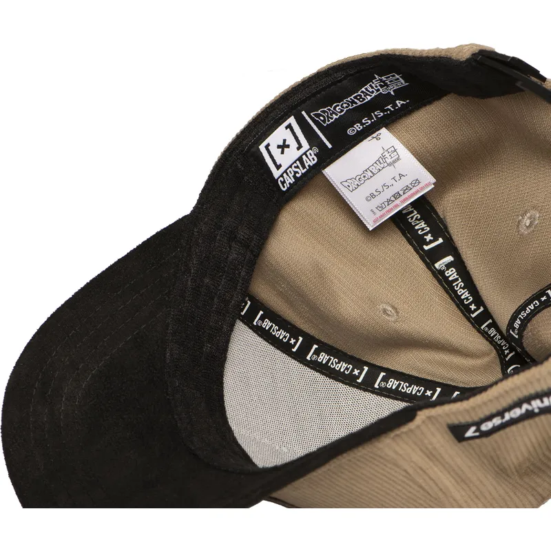 braune-und-schwarze-gebogene-snapback-kappe-son-goku-dbs7-uni-dragon-ball-von-capslab