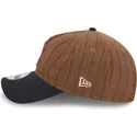 braune-und-marineblaue-verstellbare-curved-cap-9twenty-a-frame-wool-pinstripe-der-boston-red-sox-mlb-von-new-era