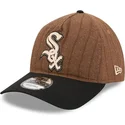 braune-und-schwarze-verstellbare-curved-cap-9twenty-a-frame-wool-pinstripe-der-chicago-white-sox-mlb-von-new-era