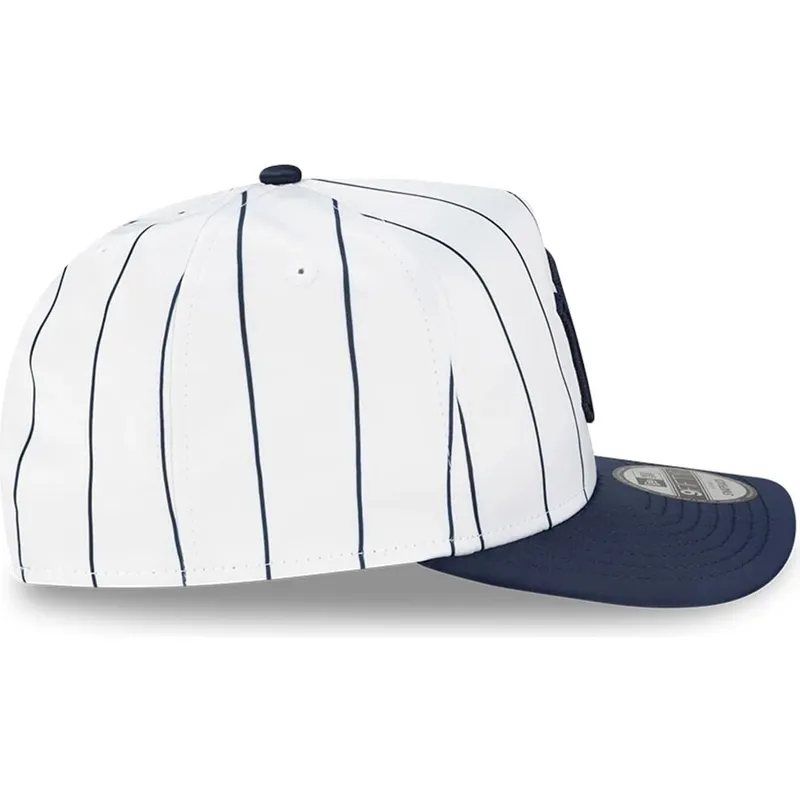 weisse-und-marineblaue-gebogene-snapback-kappe-9fifty-a-frame-satin-pinstripe-der-new-york-yankees-mlb-von-new-era