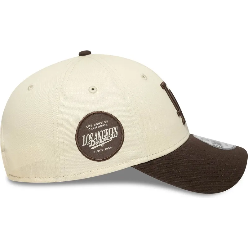 beige-und-braune-verstellbare-curved-cap-9forty-side-patch-der-los-angeles-dodgers-mlb-von-new-era beige-und-braune-verstellbare-curved-cap-9forty-side-patch-der-los-angeles-dodgers-mlb-von-new-era