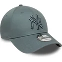 graue-verstellbare-curved-cap-mit-grauem-logo-9forty-league-essential-der-new-york-yankees-mlb-von-new-era