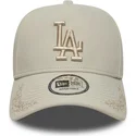 beige-gebogene-snapback-kappe-mit-beigem-logo-9forty-e-frame-tonal-icon-der-los-angeles-dodgers-mlb-von-new-era