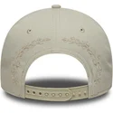 beige-gebogene-snapback-kappe-mit-beigem-logo-9forty-e-frame-tonal-icon-der-los-angeles-dodgers-mlb-von-new-era