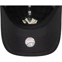 schwarze-verstellbare-curved-cap-mit-beigem-logo-9twenty-quilted-der-new-york-yankees-mlb-von-new-era