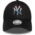 schwarze-gebogene-verstellbare-damenkappe-9forty-metallic-logo-der-new-york-yankees-mlb-von-new-era