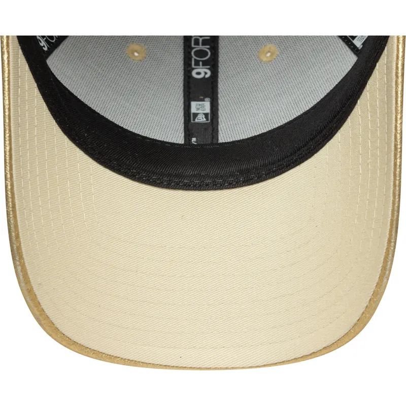 goldene-gebogene-verstellbare-damenkappe-9forty-metallic-der-new-york-yankees-mlb-von-new-era goldene-gebogene-verstellbare-damenkappe-9forty-metallic-der-new-york-yankees-mlb-von-new-era