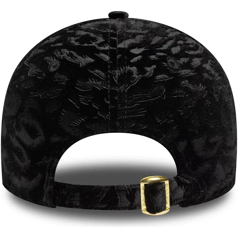 schwarze-verstellbare-curved-cap-fur-damen-mit-gelbem-logo-9forty-leo-velour-metallic-der-new-york-yankees-mlb-von-new-era schwarze-verstellbare-curved-cap-fur-damen-mit-gelbem-logo-9forty-leo-velour-metallic-der-new-york-yankees-mlb-von-new-era