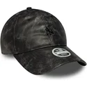 schwarze-gebogene-verstellbare-damenkappe-mit-schwarzem-logo-9twenty-worn-pu-der-new-york-yankees-mlb-von-new-era