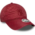 rote-verstellbare-curved-cap-fur-damen-mit-rotem-logo-9twenty-padded-der-new-york-yankees-mlb-von-new-era