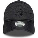 schwarze-gebogene-verstellbare-damenkappe-mit-schwarzem-logo-9twenty-padded-von-new-york-yankees-mlb-von-new-era