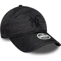 schwarze-gebogene-verstellbare-damenkappe-mit-schwarzem-logo-9twenty-padded-von-new-york-yankees-mlb-von-new-era