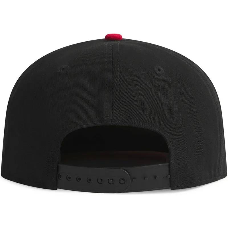 schwarze-und-rote-flache-snapback-kappe-graffiti-logo-von-and1 schwarze-und-rote-flache-snapback-kappe-graffiti-logo-von-and1