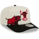 beige-und-schwarze-gebogene-snapback-kappe-9fifty-a-frame-precurved-hardwood-classics-der-chicago-bulls-nba-von-new-era