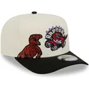 casquette-courbee-beige-et-noire-snapback-9fifty-a-frame-precurved-hardwood-classics-toronto-raptors-nba-new-era