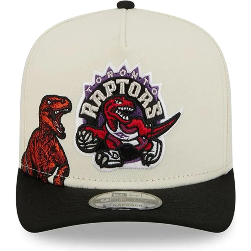 beige-und-schwarze-gebogene-snapback-kappe-9fifty-a-frame-precurved-hardwood-classics-der-toronto-raptors-nba-von-new-era beige-und-schwarze-gebogene-snapback-kappe-9fifty-a-frame-precurved-hardwood-classics-der-toronto-raptors-nba-von-new-era