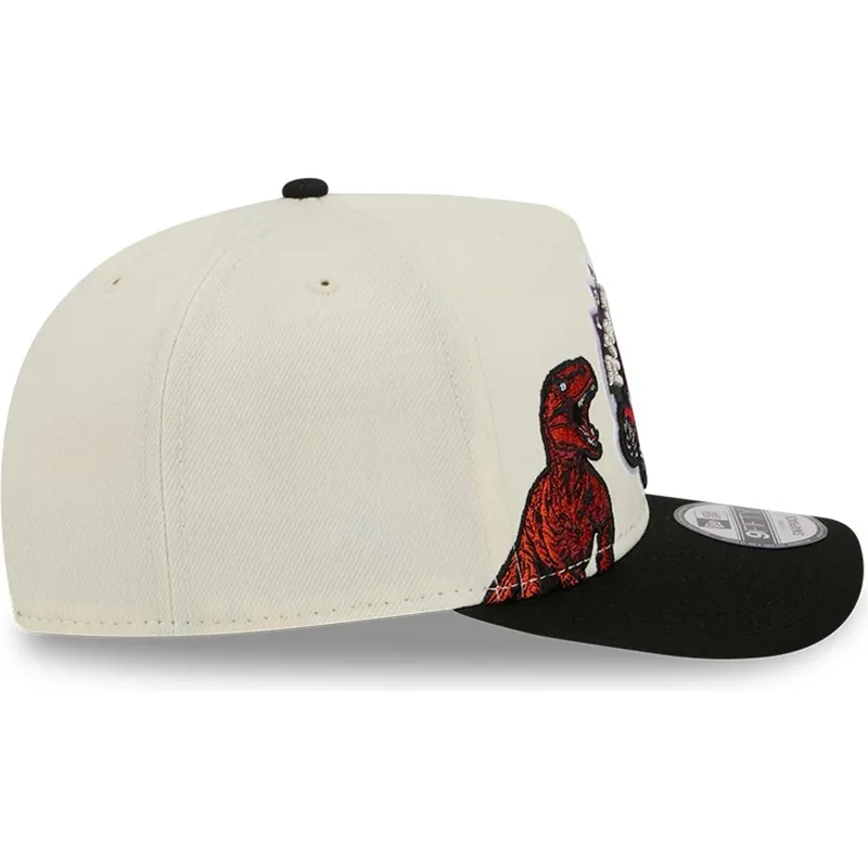 beige-und-schwarze-gebogene-snapback-kappe-9fifty-a-frame-precurved-hardwood-classics-der-toronto-raptors-nba-von-new-era beige-und-schwarze-gebogene-snapback-kappe-9fifty-a-frame-precurved-hardwood-classics-der-toronto-raptors-nba-von-new-era