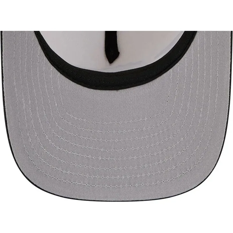 beige-und-schwarze-gebogene-snapback-kappe-9fifty-a-frame-precurved-hardwood-classics-der-toronto-raptors-nba-von-new-era beige-und-schwarze-gebogene-snapback-kappe-9fifty-a-frame-precurved-hardwood-classics-der-toronto-raptors-nba-von-new-era