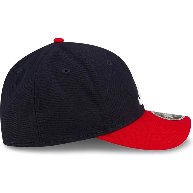 marineblaue-und-rote-gebogene-snapback-kappe-9forty-m-crown-player-replica-der-atlanta-braves-mlb-von-new-era
