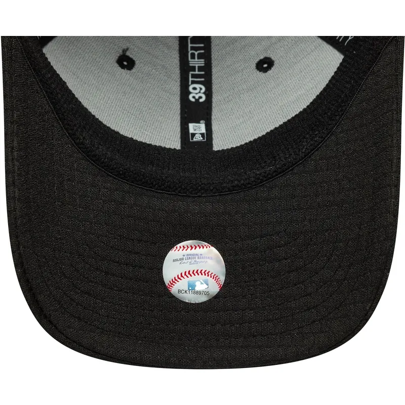 casquette-courbee-noire-ajustee-avec-logo-noir-39thirty-stretch-mesh-new-york-yankees-mlb-new-era