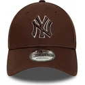 casquette-courbee-marron-ajustable-avec-logo-marron-9forty-outline-new-york-yankees-mlb-new-era