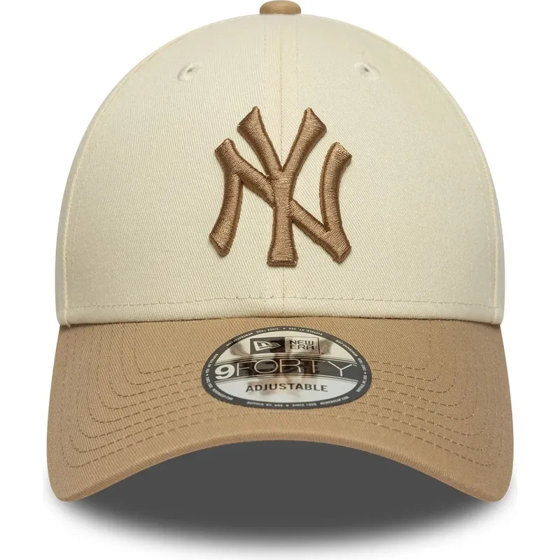 beige-und-braune-verstellbare-curved-cap-mit-braunem-logo-9forty-colour-block-der-new-york-yankees-mlb-von-new-era