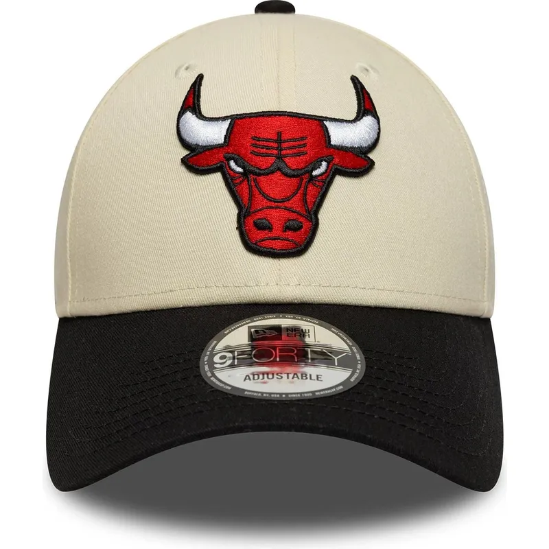 beige-und-schwarze-verstellbare-curved-cap-9forty-colour-block-der-chicago-bulls-nba-von-new-era beige-und-schwarze-verstellbare-curved-cap-9forty-colour-block-der-chicago-bulls-nba-von-new-era