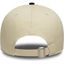beige-und-schwarze-verstellbare-curved-cap-9forty-colour-block-der-chicago-bulls-nba-von-new-era