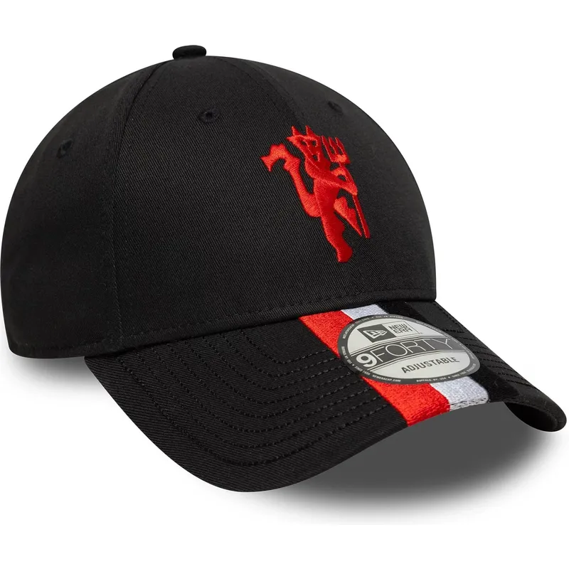 schwarze-verstellbare-curved-cap-9forty-stripe-von-manchester-united-football-club-premier-league-von-new-era schwarze-verstellbare-curved-cap-9forty-stripe-von-manchester-united-football-club-premier-league-von-new-era