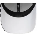 weisse-gebogene-snapback-kappe-9forty-checkerboard-von-racing-bulls-f1-team-formula-1-von-new-era