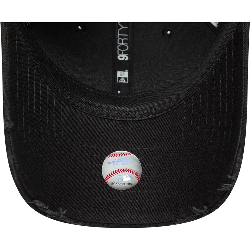 schwarze-verstellbare-curved-cap-mit-schwarzem-logo-9forty-wash-distress-der-new-york-yankees-mlb-von-new-era