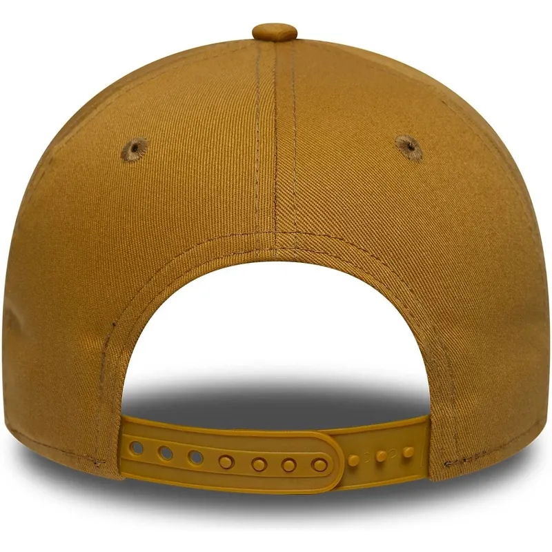 braune-gebogene-snapback-kappe-9forty-e-frame-league-essential-der-new-york-yankees-mlb-von-new-era