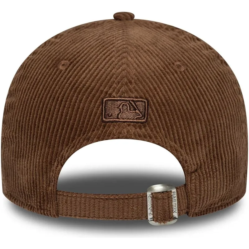 braune-verstellbare-curved-cap-mit-braunem-logo-9forty-m-crown-cord-der-los-angeles-dodgers-mlb-von-new-era braune-verstellbare-curved-cap-mit-braunem-logo-9forty-m-crown-cord-der-los-angeles-dodgers-mlb-von-new-era
