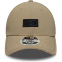 beige-verstellbare-curved-cap-9forty-m-crown-sport-von-new-era